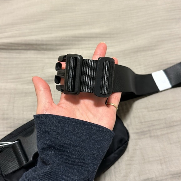 Everywhere Belt Bag 1L *Pride (OLD STRAP) - Picture 3 of 7